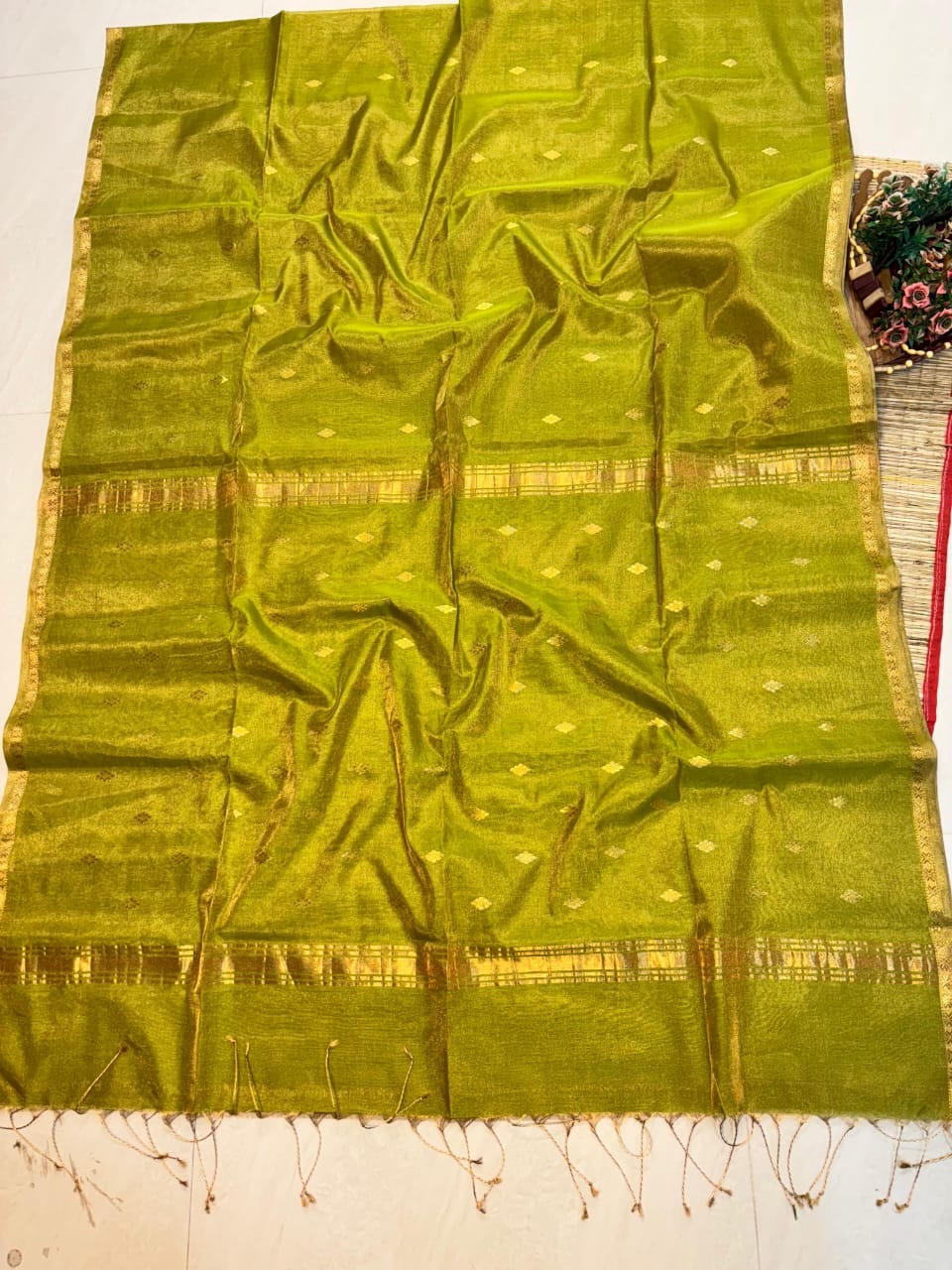 Diamond Butta Tissue Maheshwari Saree – Radiant. Refined. Regal.