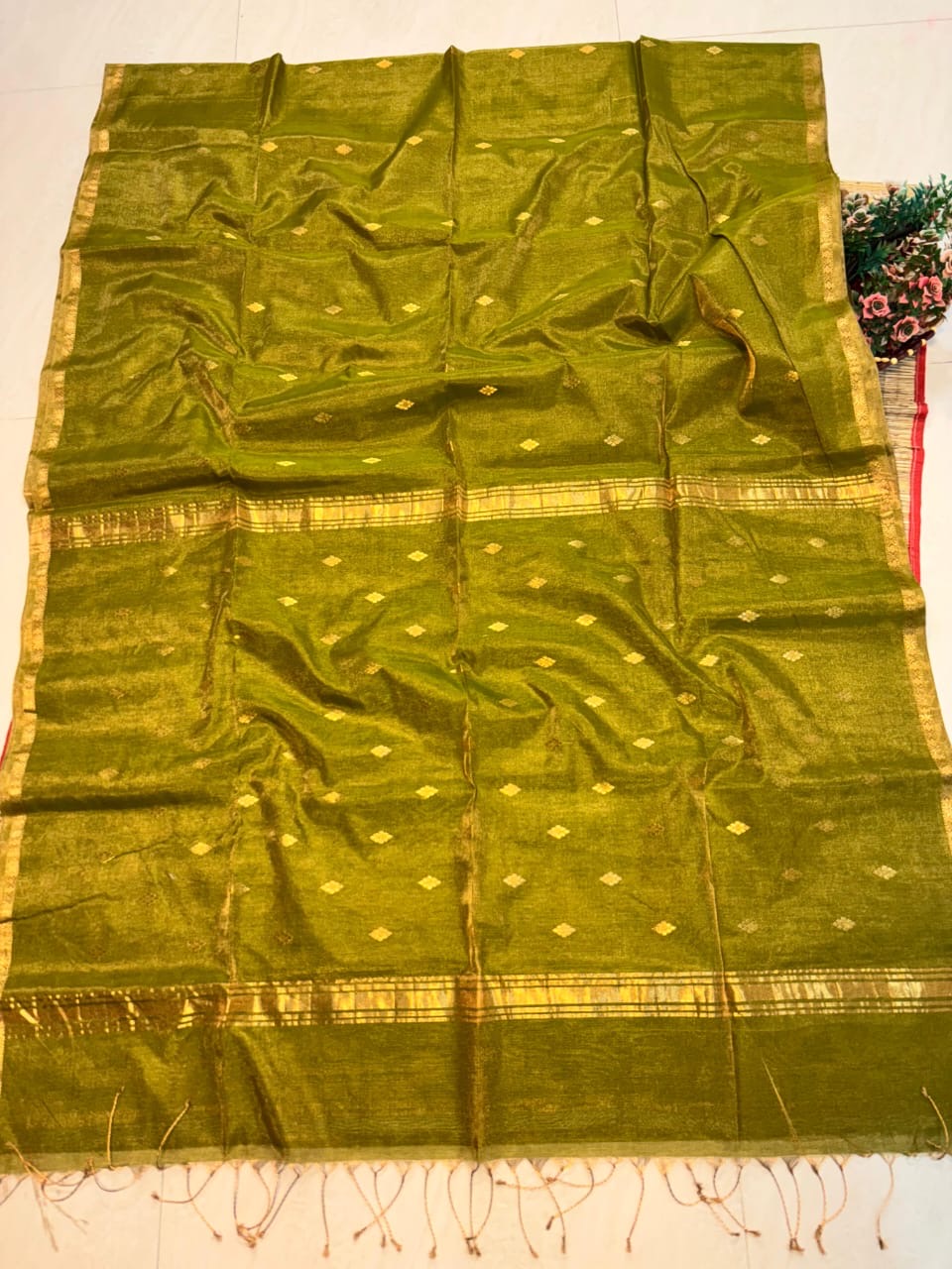 Diamond Butta Tissue Maheshwari Saree – Radiant. Refined. Regal.