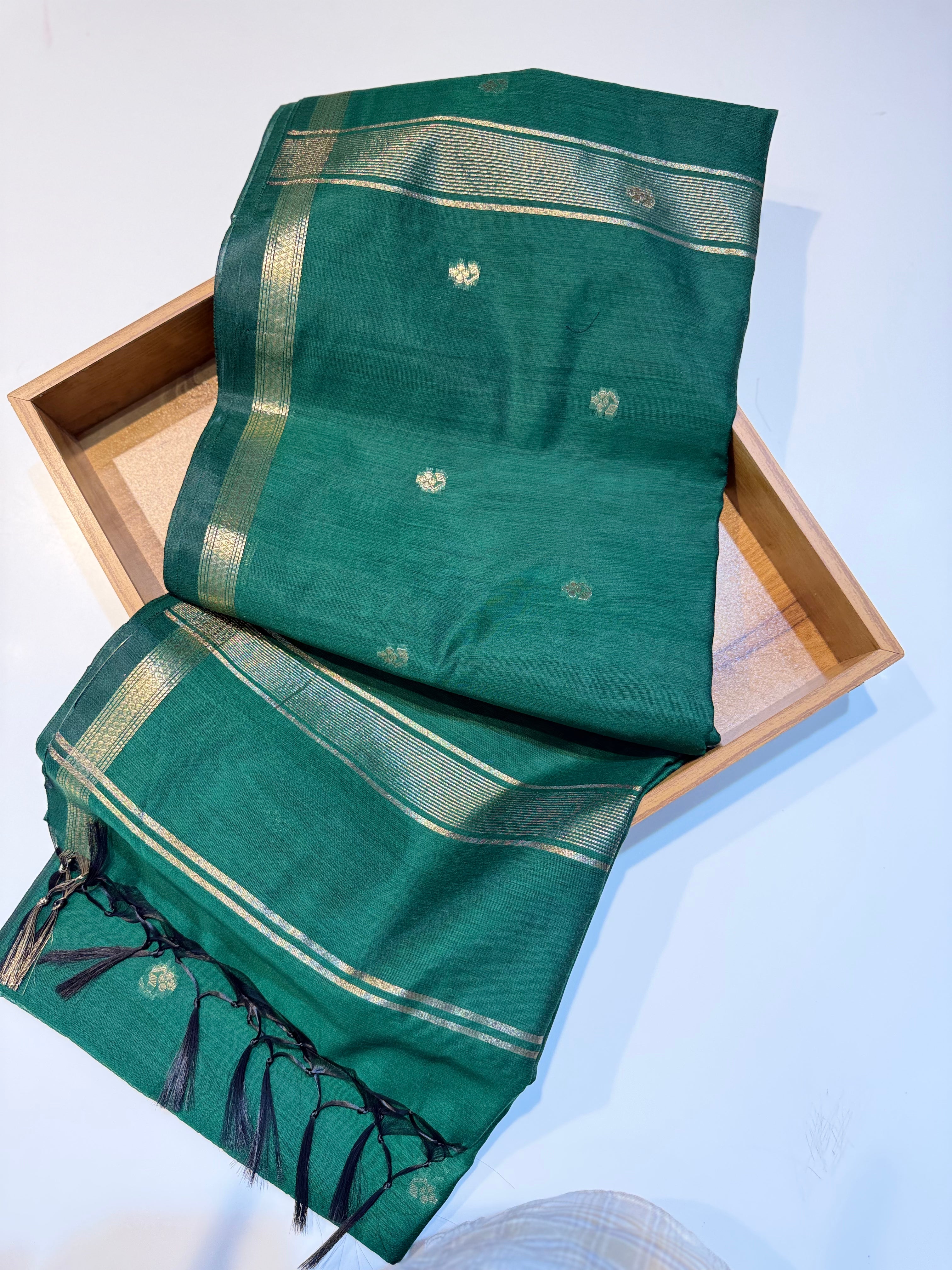 Vrinda Cotton Small flower Butta Saree – Minimal Elegance, Everyday Comfort
