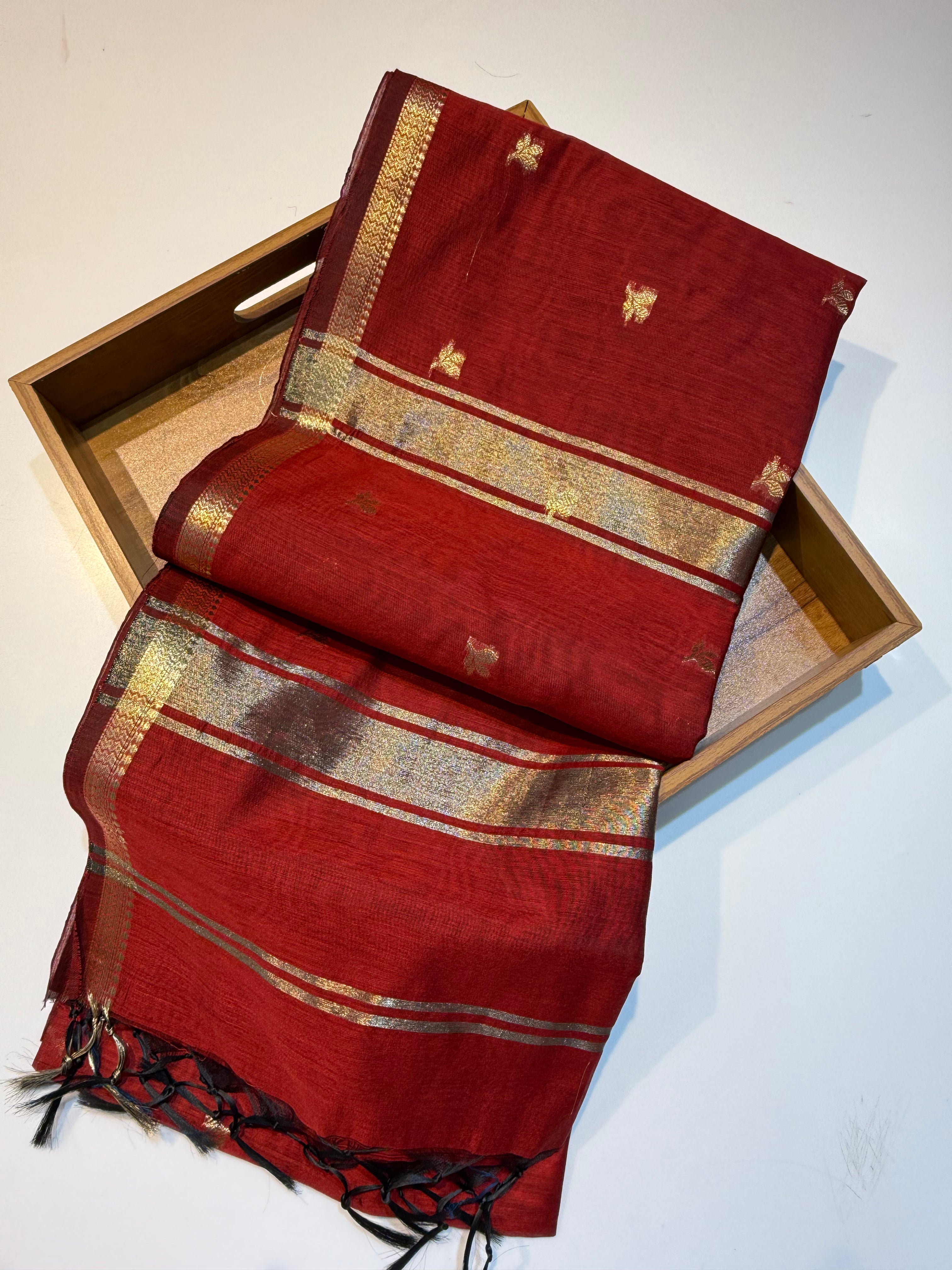 Vrinda Cotton Small flower Butta Saree – Minimal Elegance, Everyday Comfort