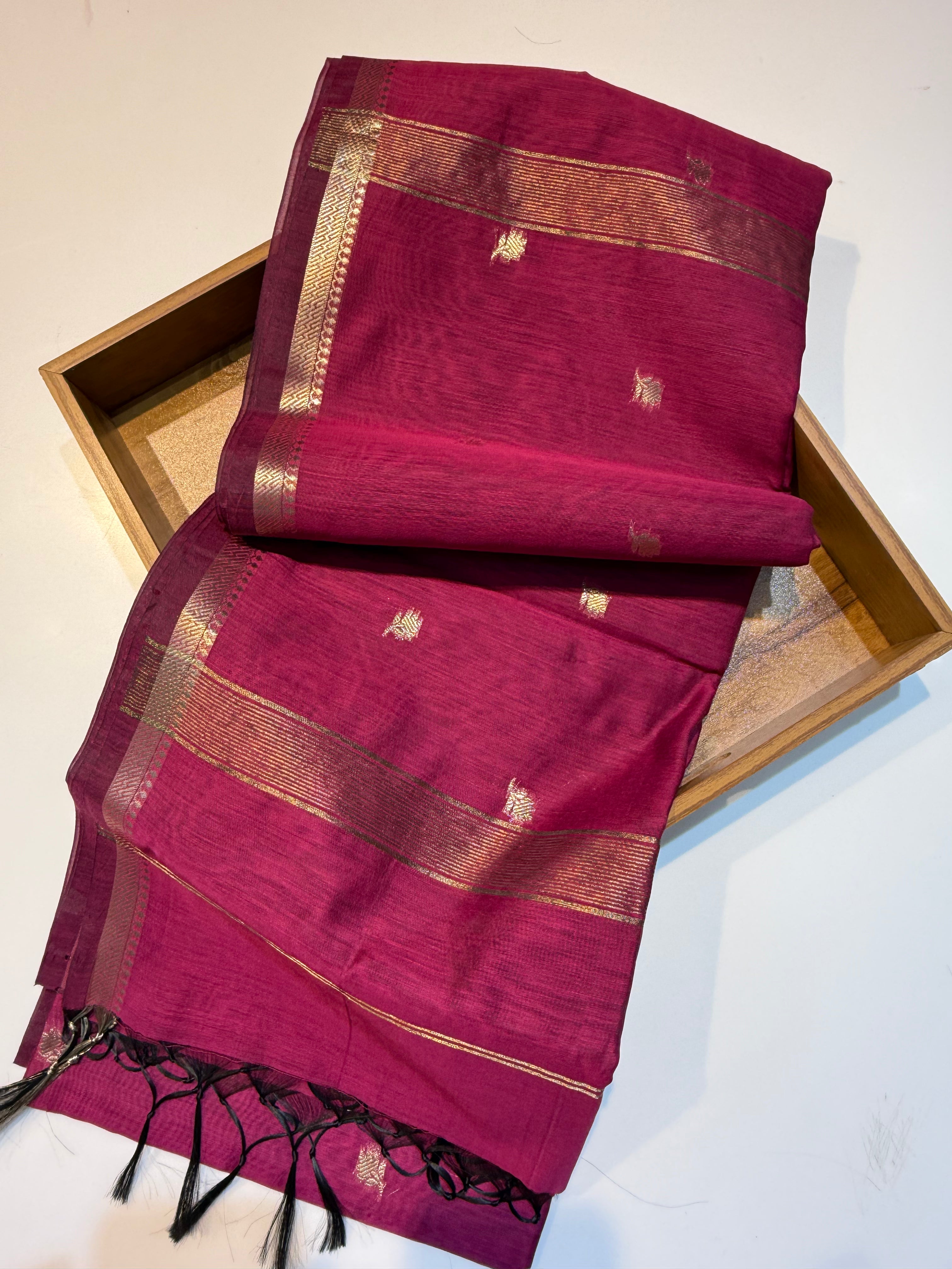 Vrinda Cotton Small flower Butta Saree – Minimal Elegance, Everyday Comfort
