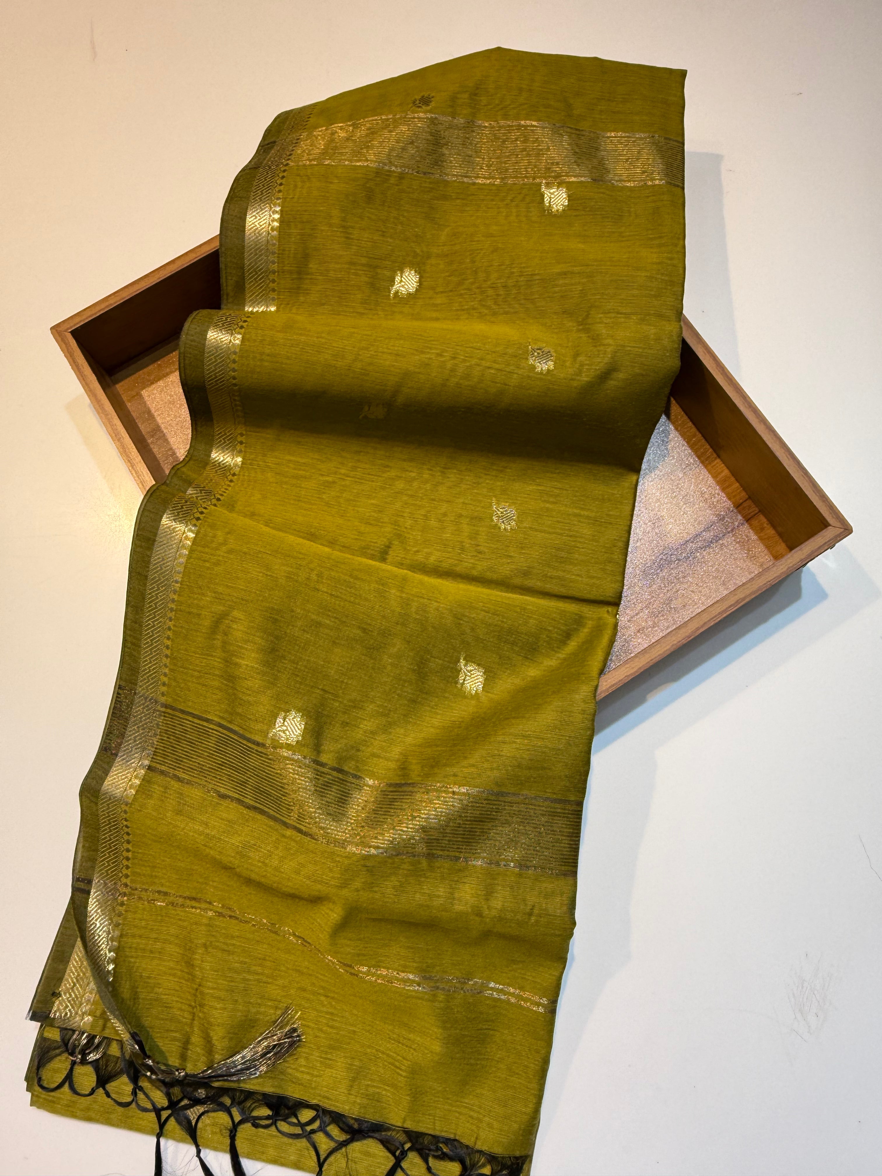 Vrinda Cotton Small flower Butta Saree – Minimal Elegance, Everyday Comfort