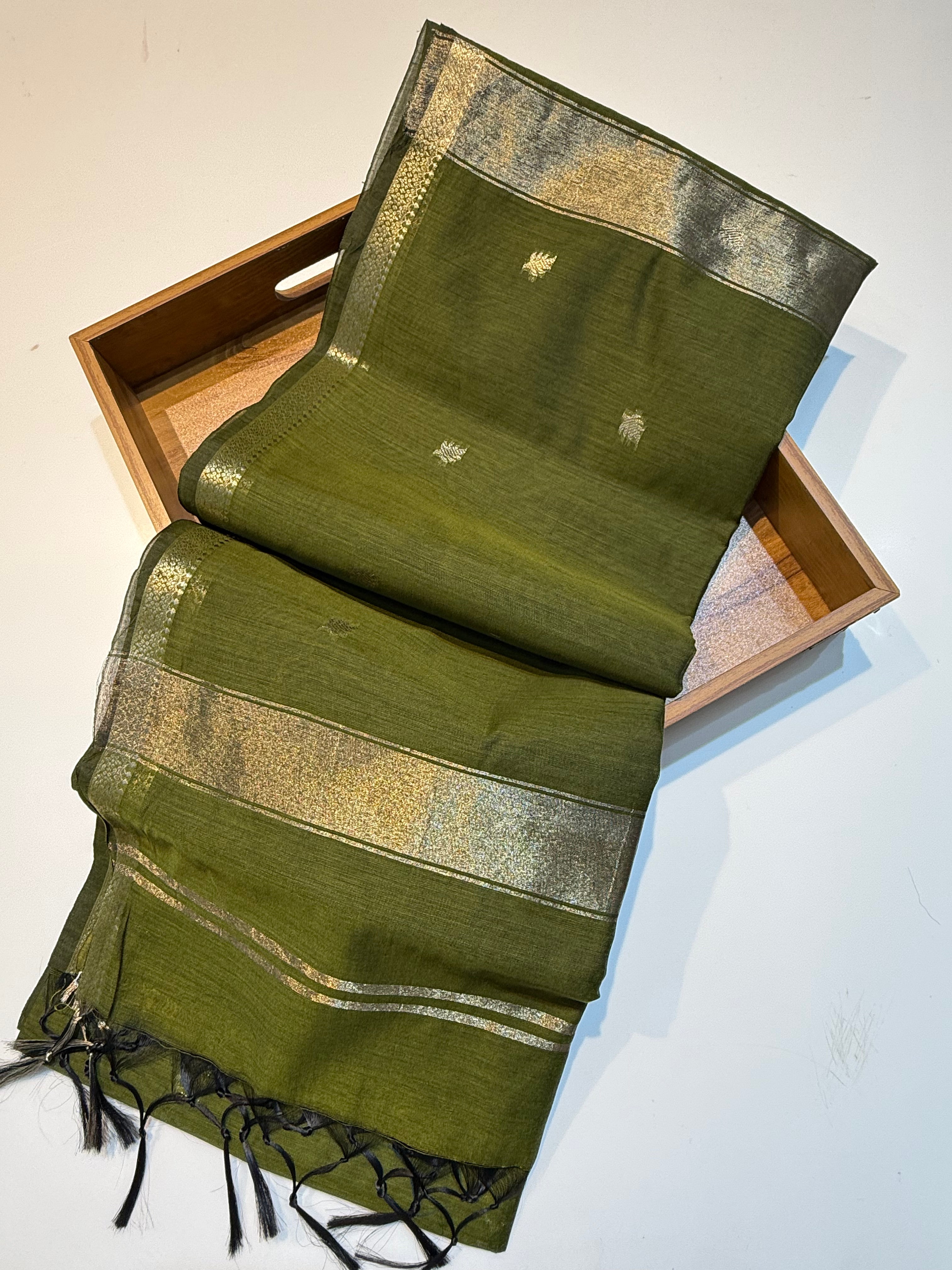 Vrinda Cotton Small flower Butta Saree – Minimal Elegance, Everyday Comfort