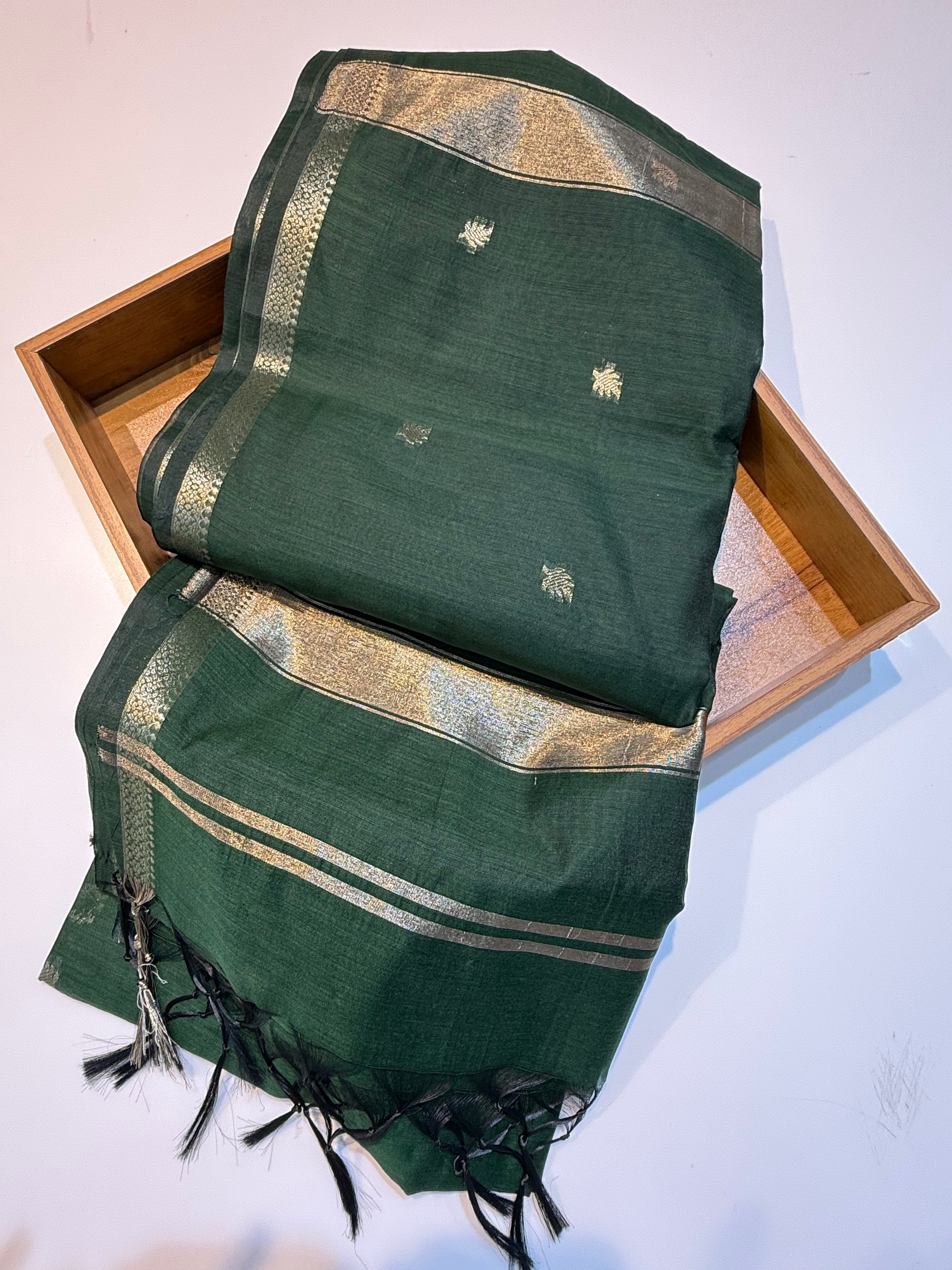 Vrinda Cotton Small flower Butta Saree – Minimal Elegance, Everyday Comfort