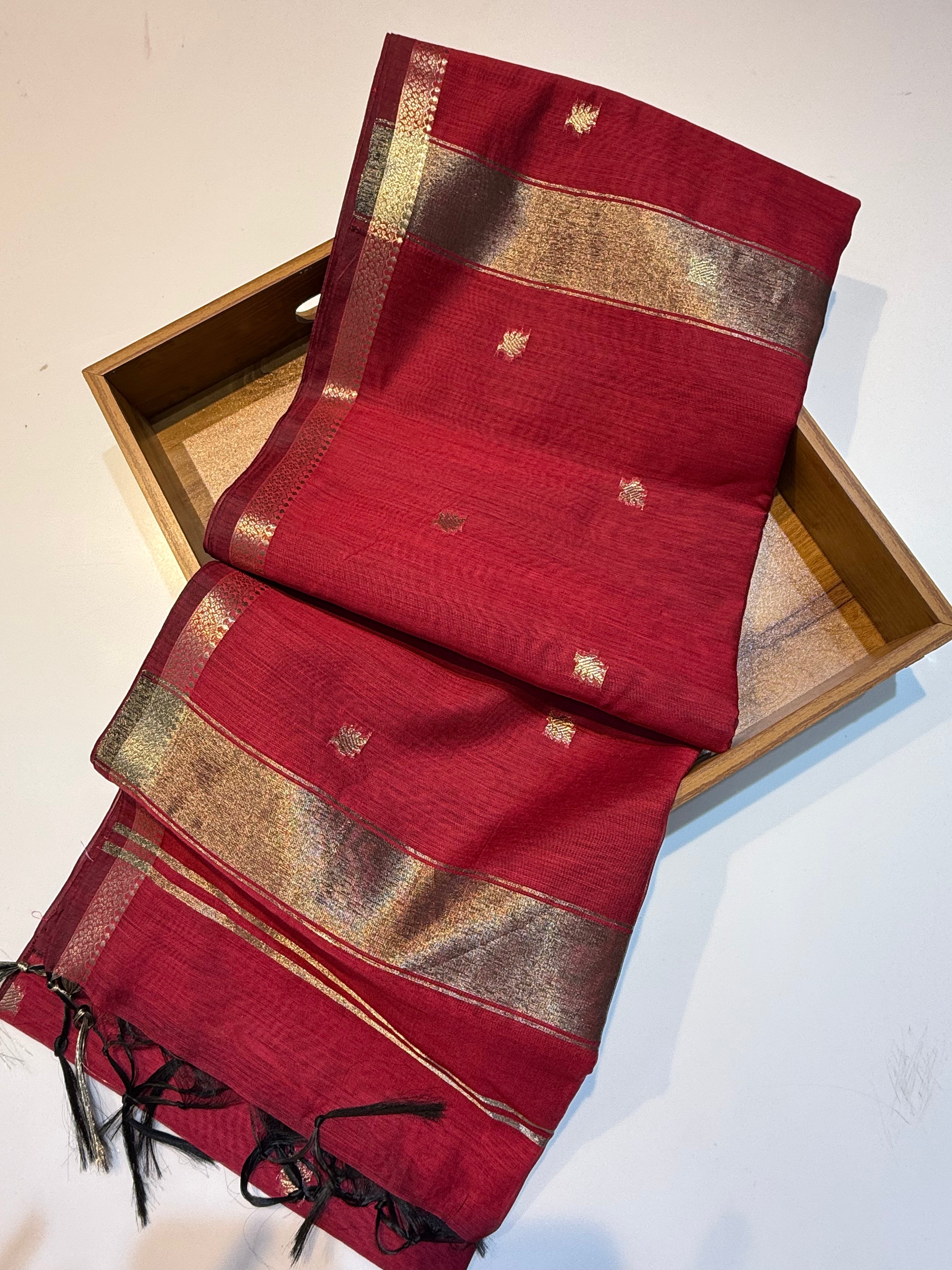 Vrinda Cotton Small flower Butta Saree – Minimal Elegance, Everyday Comfort