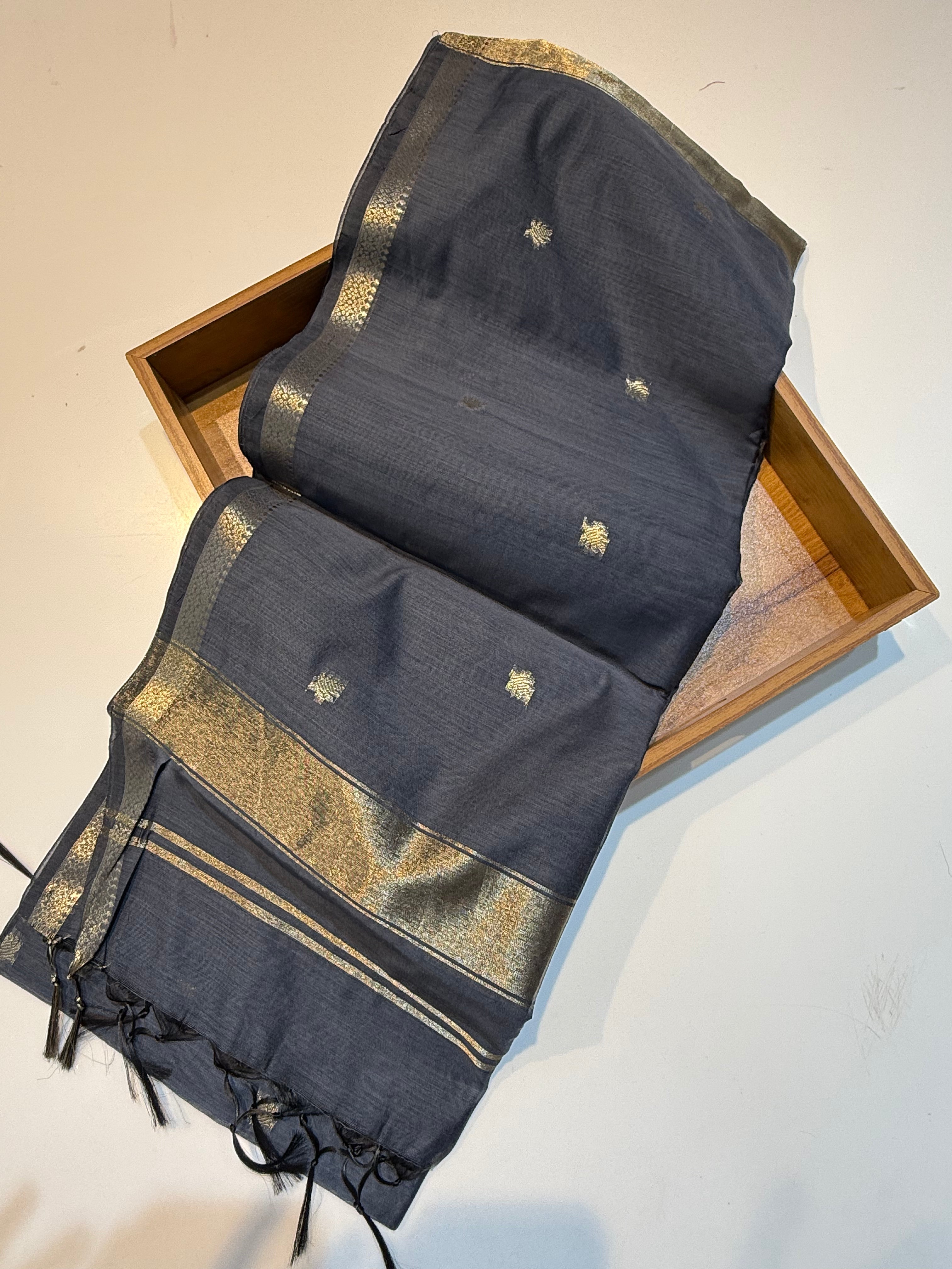 Vrinda Cotton Small flower Butta Saree – Minimal Elegance, Everyday Comfort