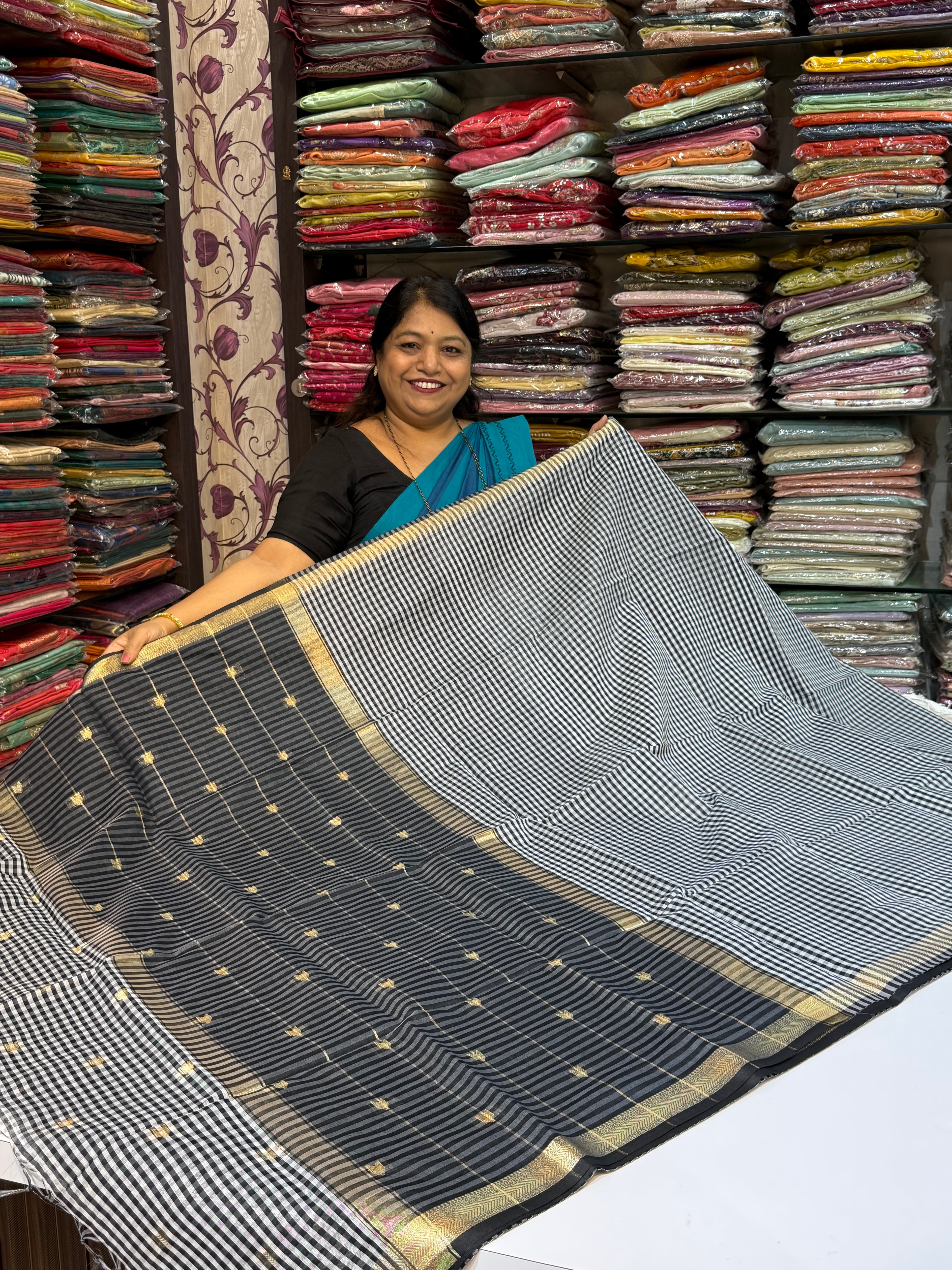 Vrinda Cotton Checks Saree – Classic Comfort, Everyday Elegance