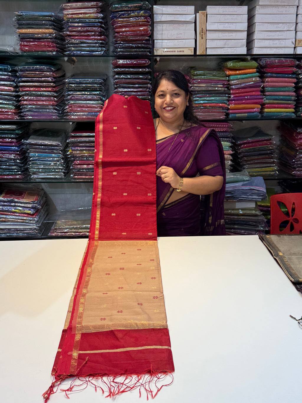 Contrast Flower Butta Maheshwari Handloom