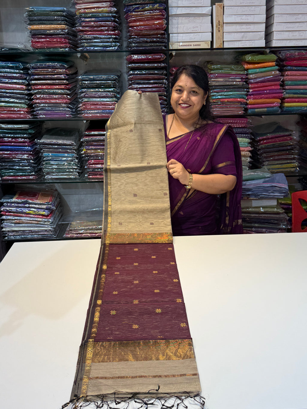 Contrast Flower Butta Maheshwari Handloom