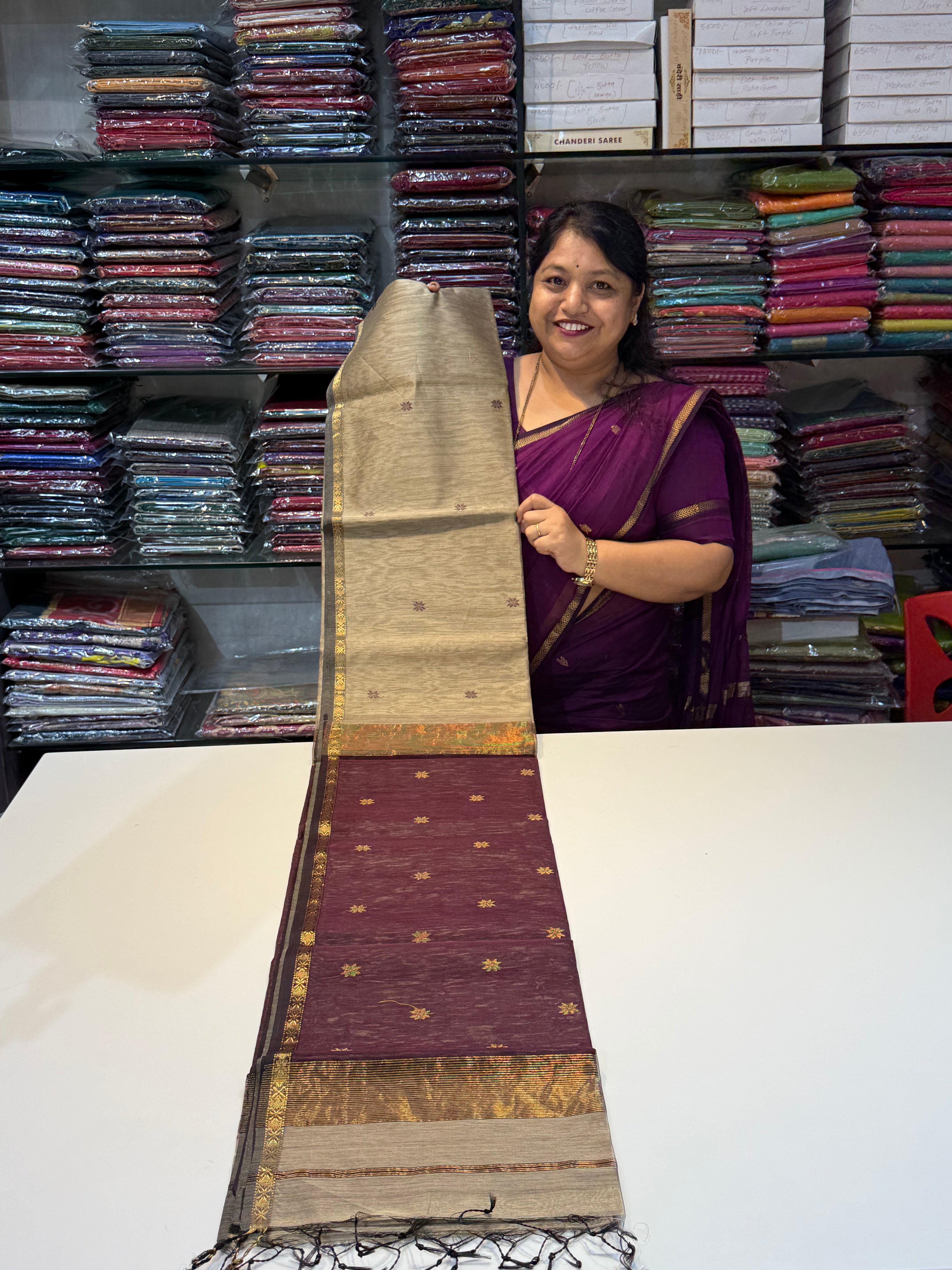 Contrast Flower Butta Maheshwari Handloom