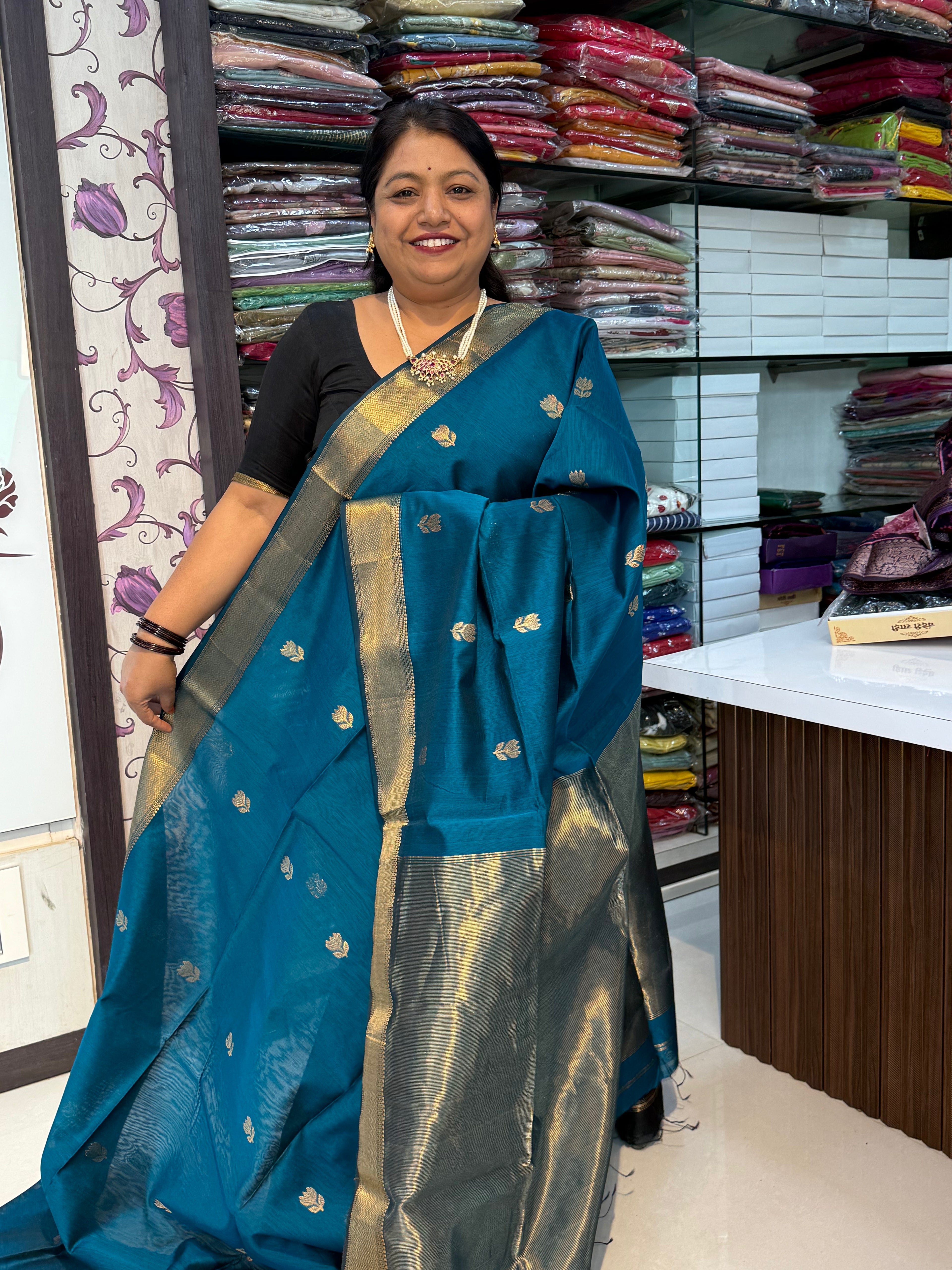 Kamla Butta Maheshwari Saree – Timeless Elegance in Every Weave