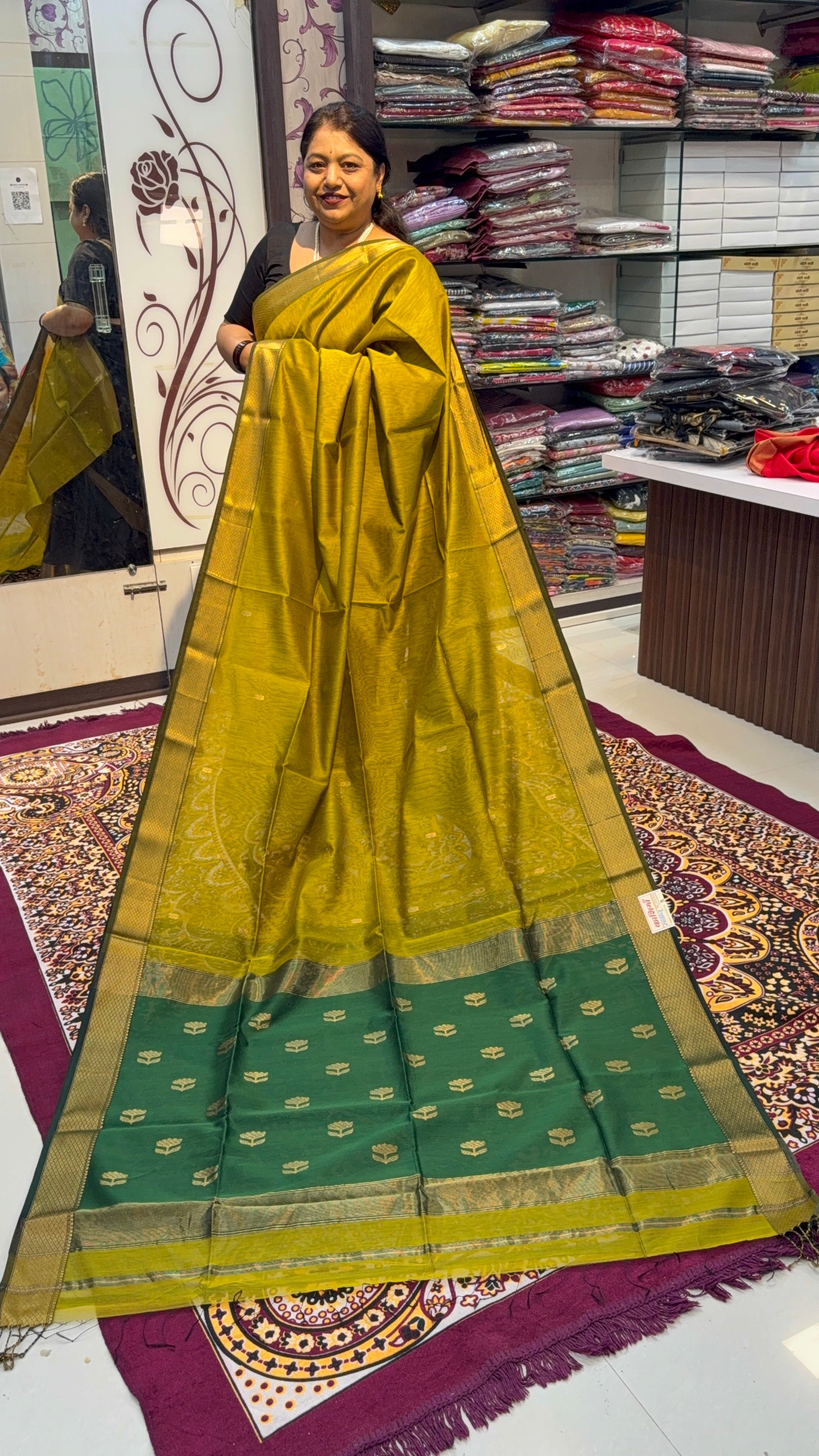 Contrast Kamal Butta Maheshwari Saree with Big Border – Bold. Classic. Regal.
