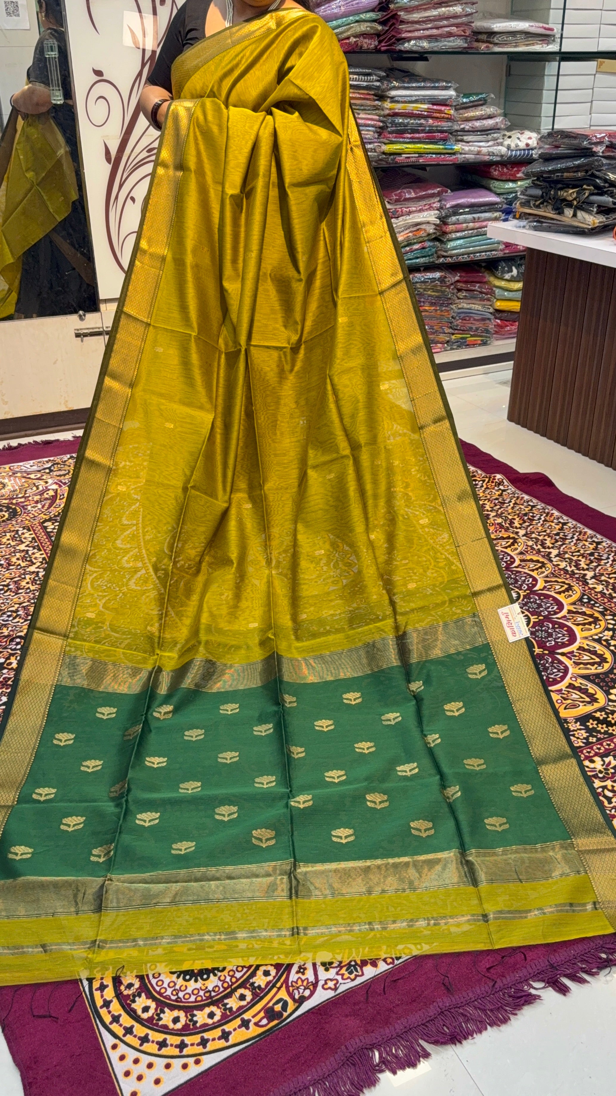Contrast Kamal Butta Maheshwari Saree with Big Border – Bold. Classic. Regal.