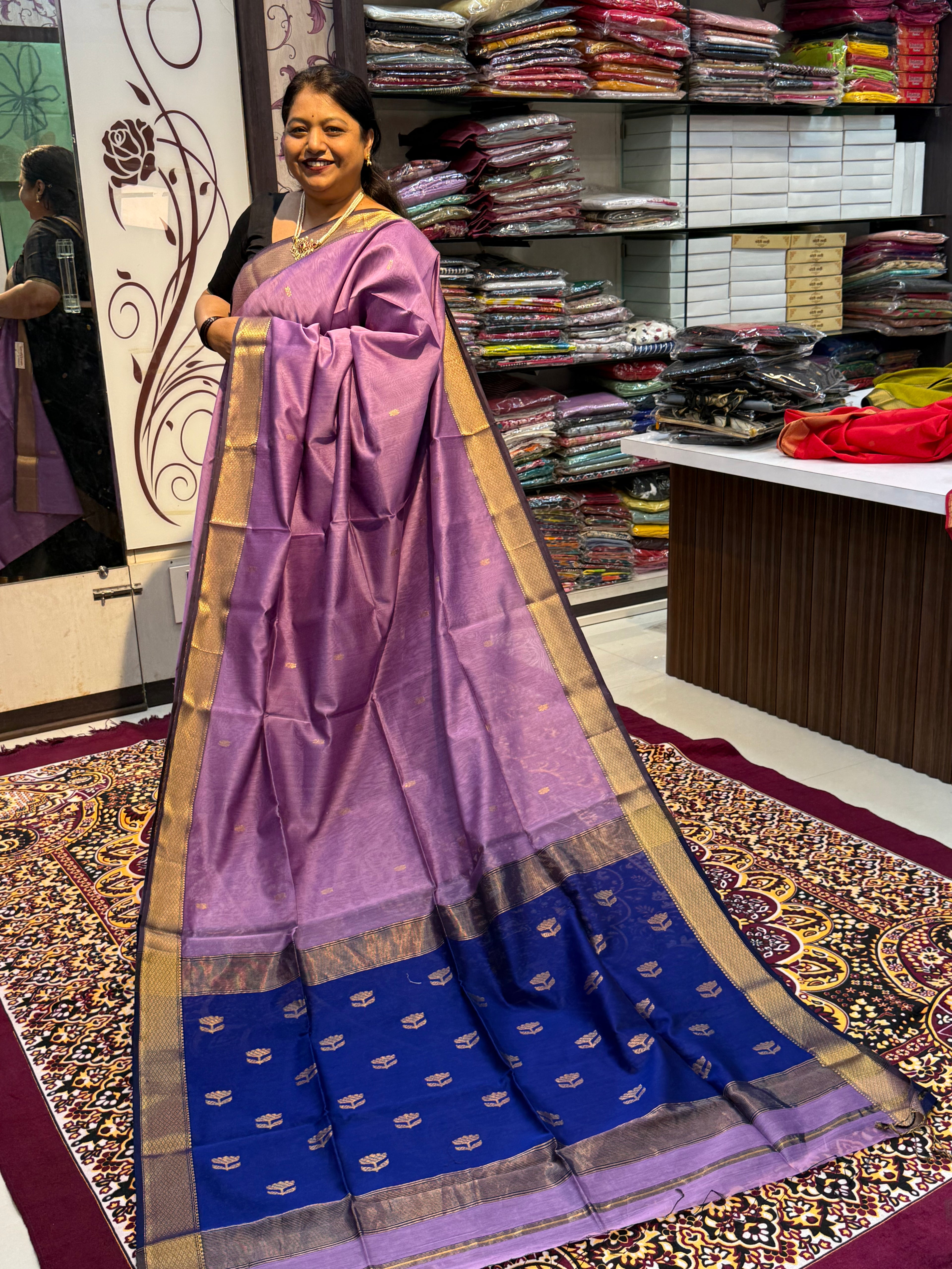 Contrast Kamal Butta Maheshwari Saree with Big Border – Bold. Classic. Regal.