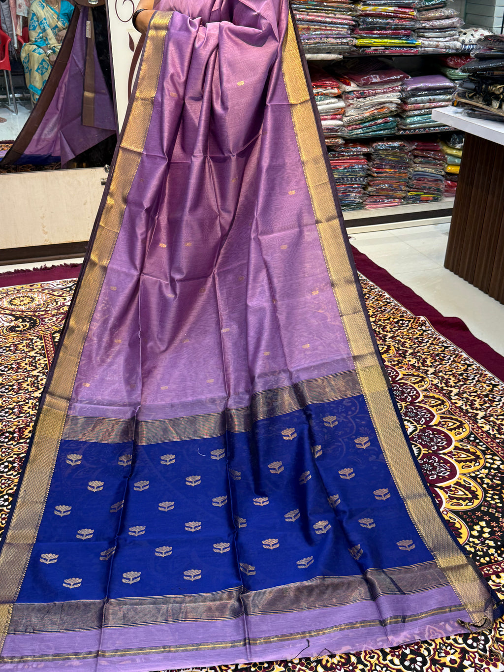 Contrast Kamal Butta Maheshwari Saree with Big Border – Bold. Classic. Regal.