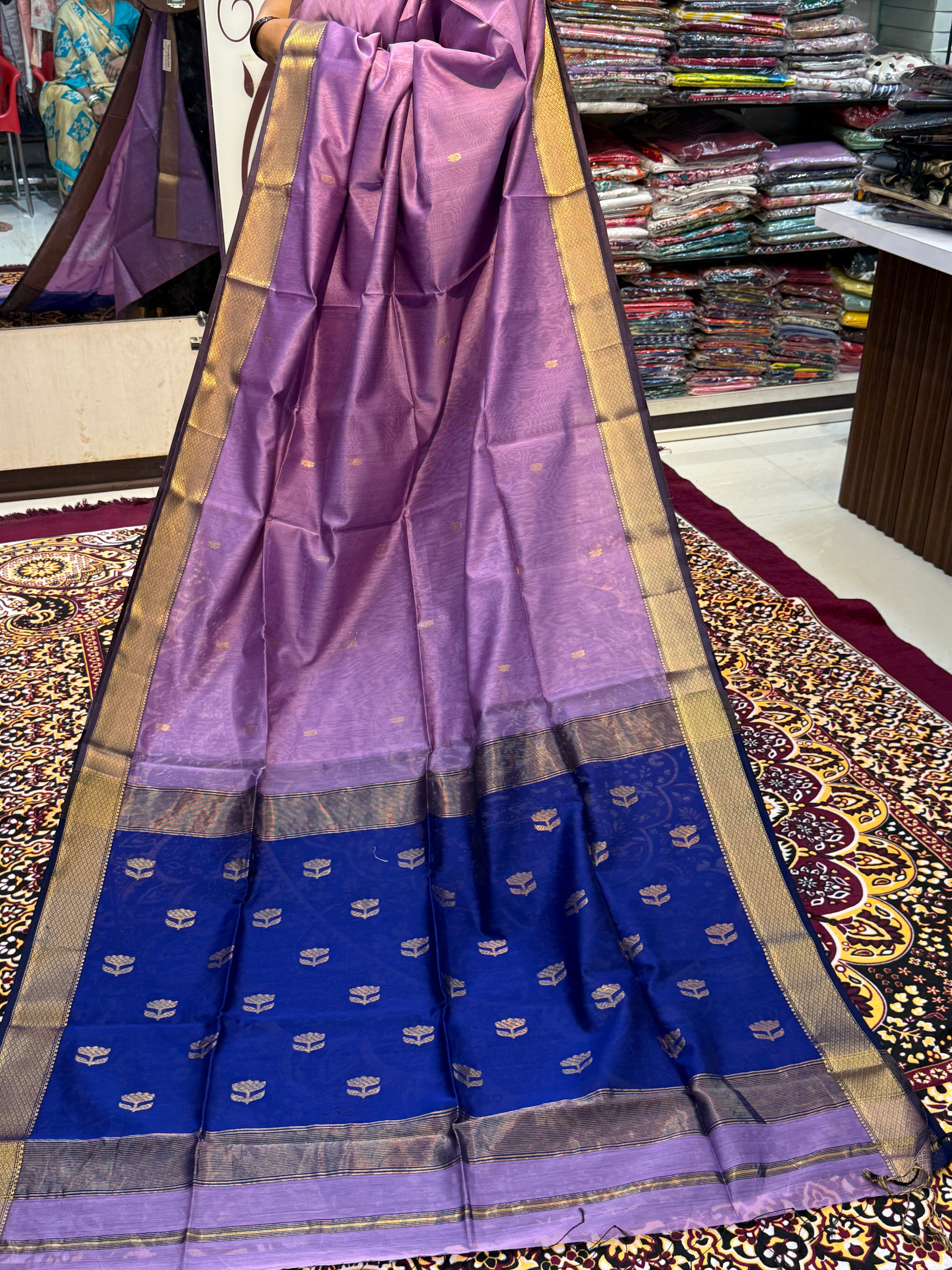 Contrast Kamal Butta Maheshwari Saree with Big Border – Bold. Classic. Regal.