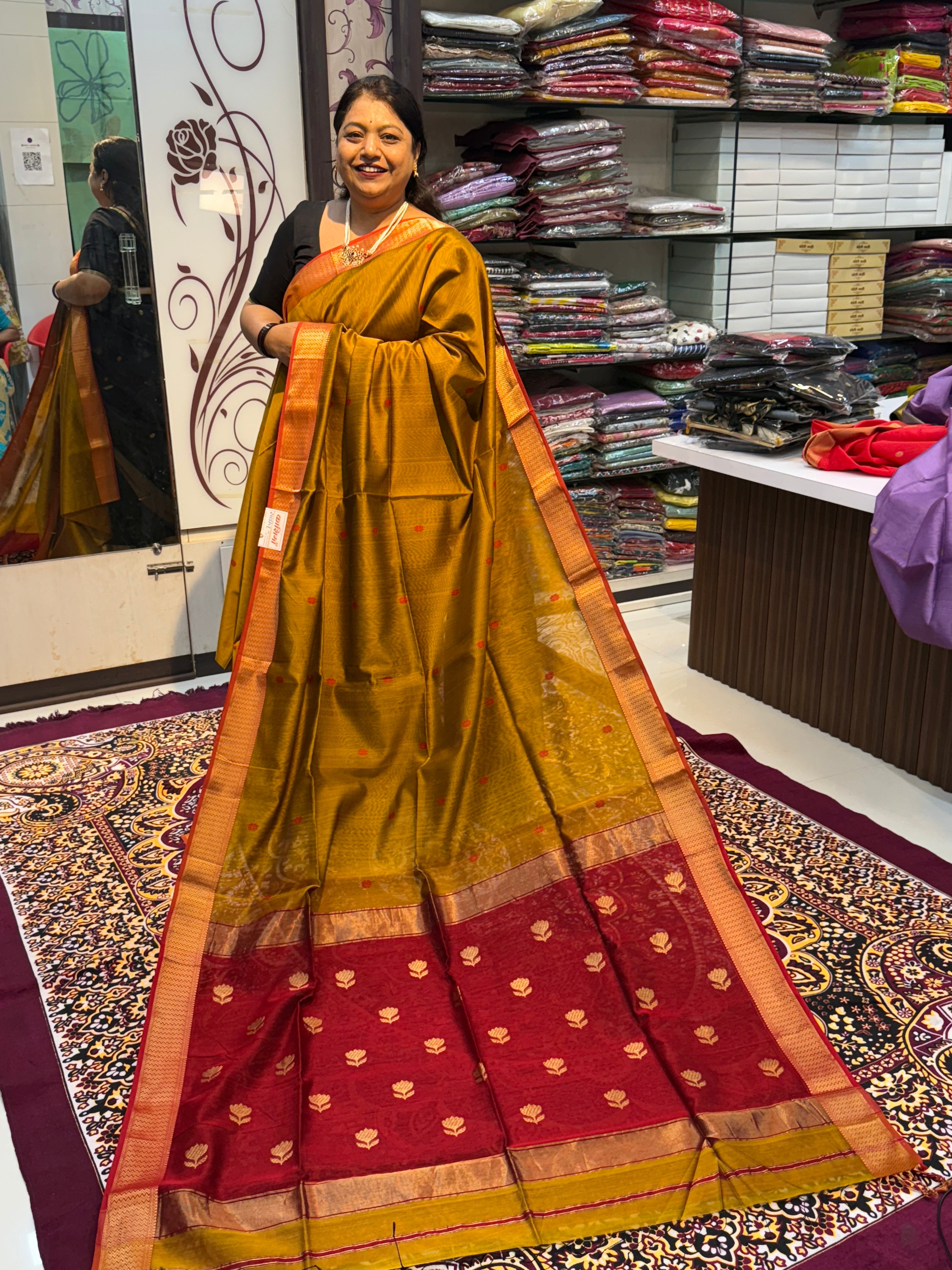 Contrast Kamal Butta Maheshwari Saree with Big Border – Bold. Classic. Regal.