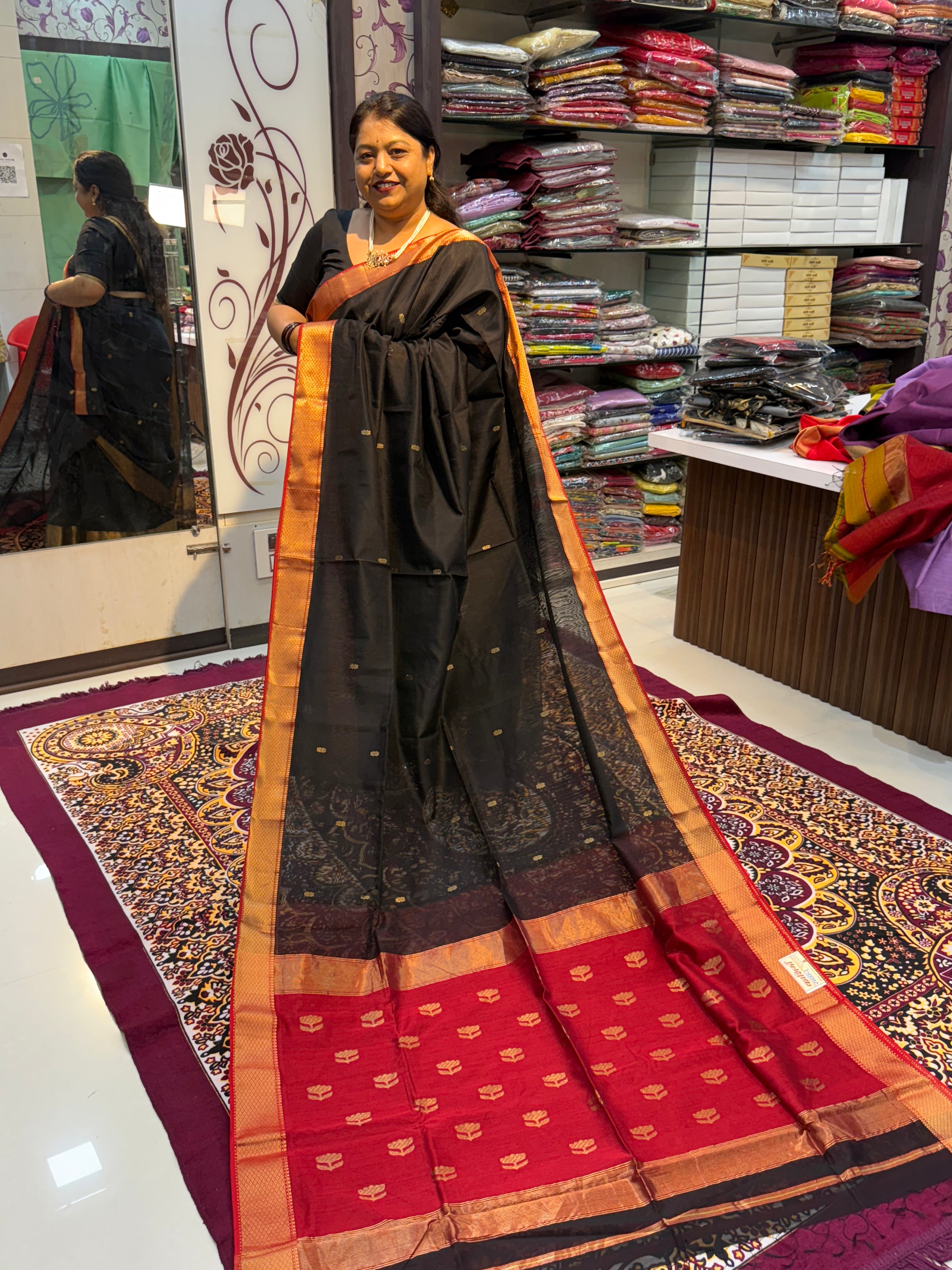 Contrast Kamal Butta Maheshwari Saree with Big Border – Bold. Classic. Regal.