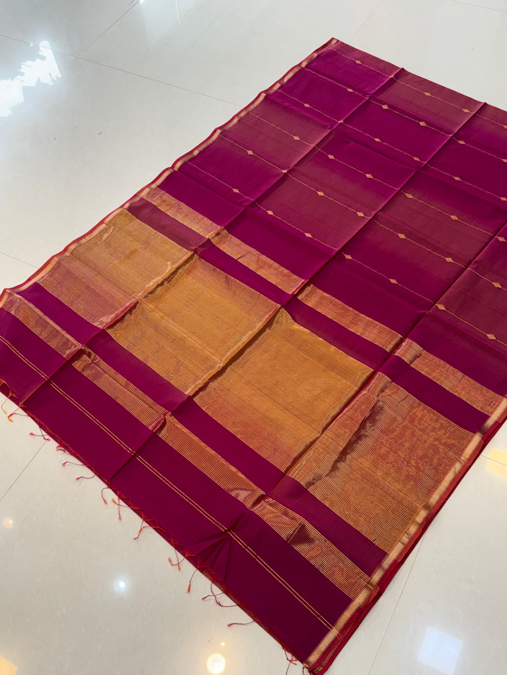 LINING BUTTA MAHESHWARI HANDLOOM SHADED