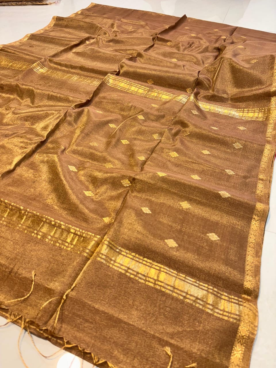Diamond Butta Tissue Maheshwari Saree – Radiant. Refined. Regal.