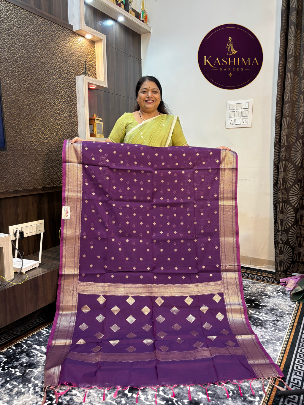 VRIN-08 | Vrinda Cotton Saree with Medium Border & Diamond Butta
